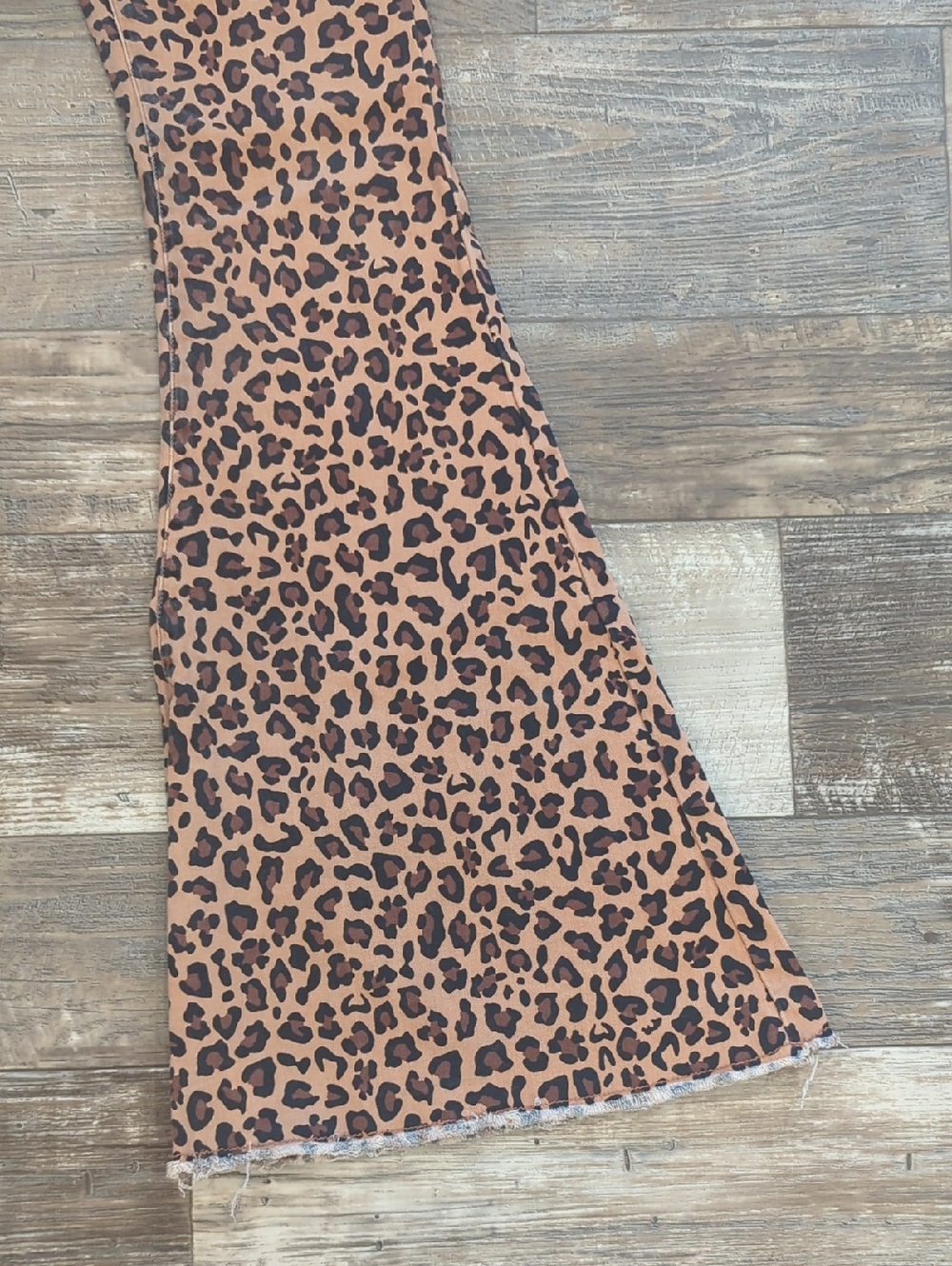 RANCH DRESS'N Fallon Taylor "Cheetah" tan & black super flare jeans sz 2 TALL - Picture 8 of 14